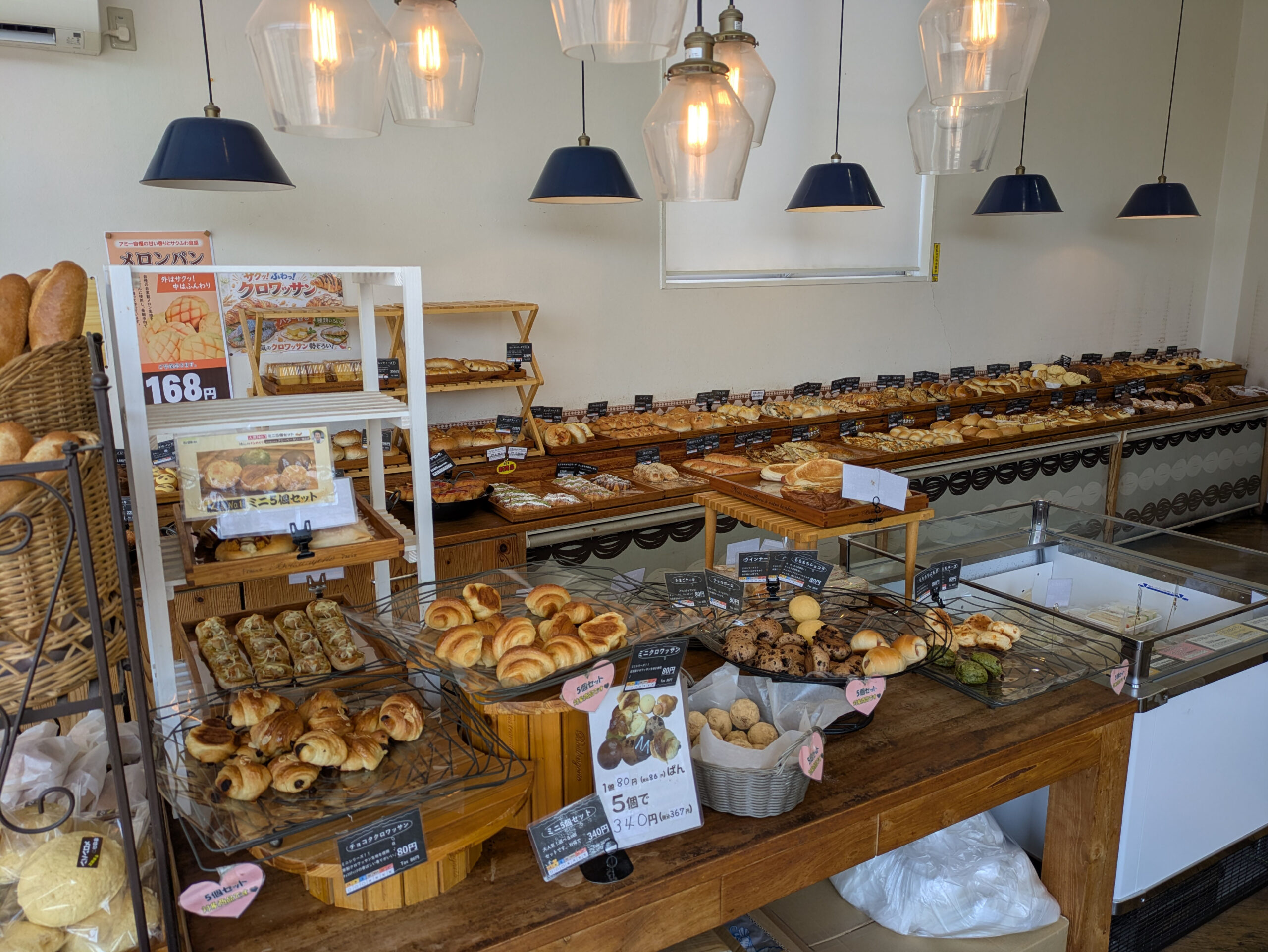 アミーベーカリー焼山店　（株式会社コシバ）